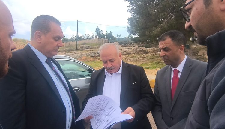 وزير البيئة ورئيس لجنة بلدية مادبا يتفقدان المتنزه البيئي ويؤكدان تسريع تنفيذه