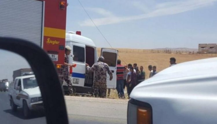 وفاتان و7 إصابات بحادث تصادم مروع على الطريق الصحراوي