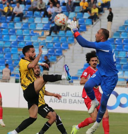 الحسين يحجز مقعده في نصف النهائي ويضرب موعدًا مع الوحدات بثلاثية في شباك الجزيرة