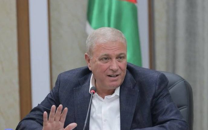 عطية يسلم مقترحاته حول مشروع القانون المعدل لقانون الضمان الاجتماعي