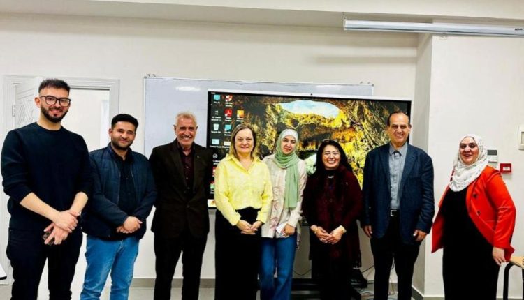 الآداب والعلوم في عمّان الأهلية تنظم ورشة حول التعليم الذكي “HiTeach5”