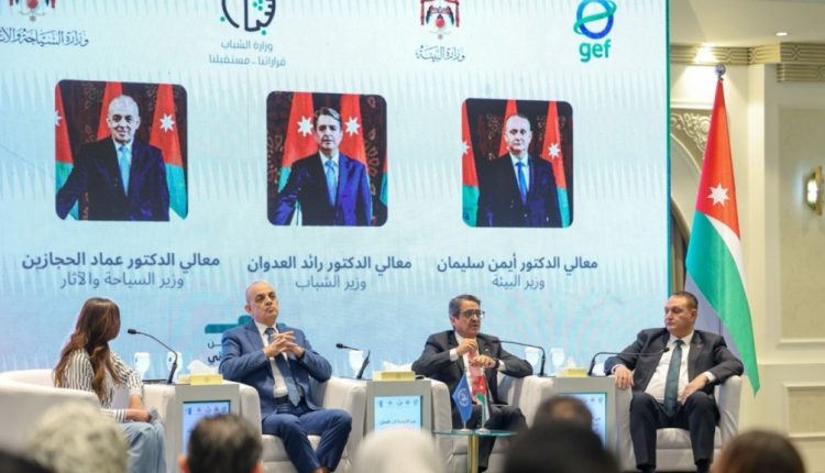 طلبة صيدلة عمّان الأهلية يشاركون بملتقى وطني لدعم استراتيجية النظافة والحدّ من النفايات