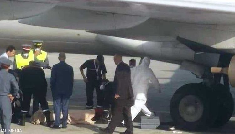 فاجعة في مطار غاتويك: العثور على جثة مهاجر سري داخل عجلات طائرة مغربية