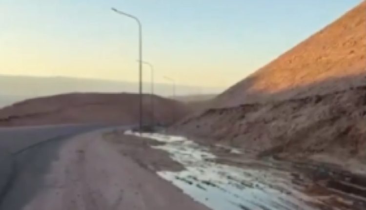 محافظ العقبة يوضح حقيقة الفيديو المتداول: المادة المكتشفة “زيوت عادمة” وليست نفطاً.