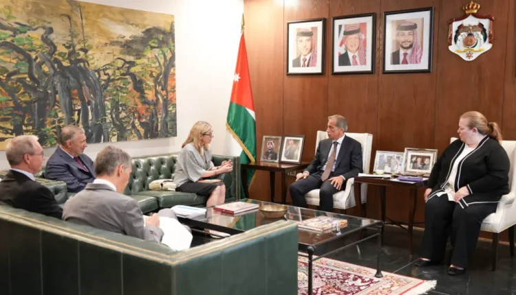رئيس الوزراء يستقبل المديرة المنتدبة لشؤون العمليات في البنك الدولي