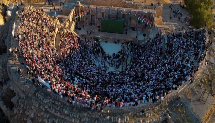 المدرج الجنوبي والساحة البيضاوية يحتضنان “موقعـة الأحد”.. شاشات عملاقة في آثار جرش لمؤازرة “النشامى” أمام الأرجنتين