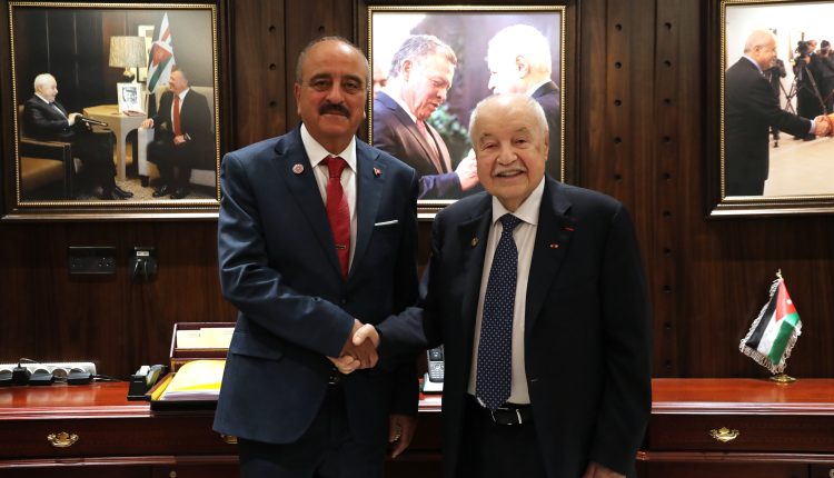 أبوغزاله يستقبل وزير الخارجية التونسي ويبحث تعزيز التعاون بين الجانبين