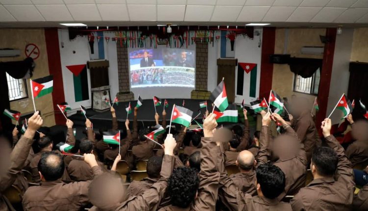 نزلاء مراكز الإصلاح والتأهيل يتابعون مواجهة النشامى أمام الجزائر