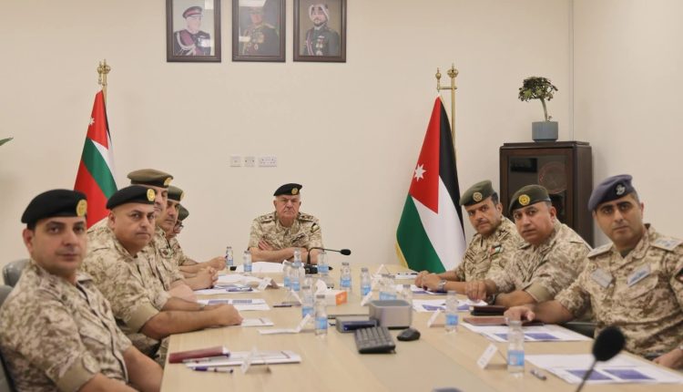 اللواء الركن الحنيطي يزور مديرية المشتريات الدفاعية ويدشّن المرحلة الأولى من برنامج الشراء الإلكتروني العسكري