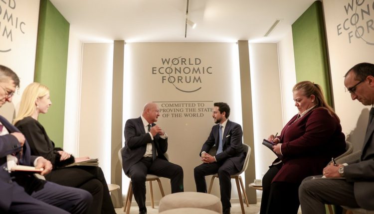 ولي العهد يلتقي نائب المستشار النمساوي في كاليفورنيا ويبحثان تعزيز الروابط الثنائية والتعاون الاستثماري.