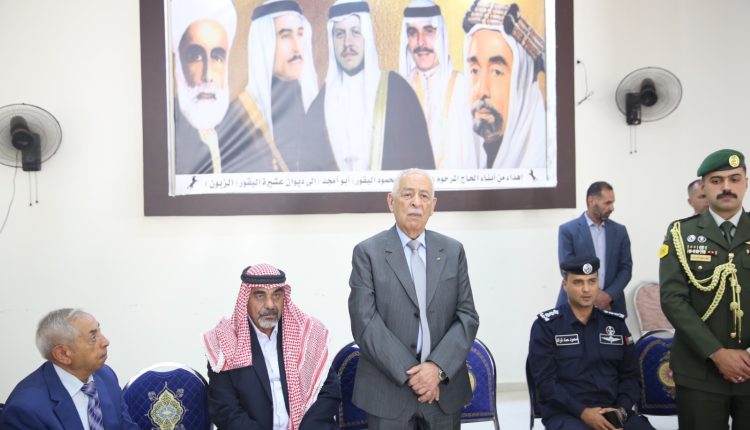 مندوبا عن الملك وولي العهد.. العيسوي يعزي عشيرة البقور