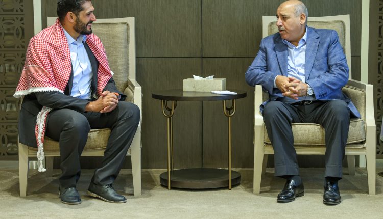 القاضي يستقبل بني هاني دعماً لطموحه في تسلق أعلى جبال العالم