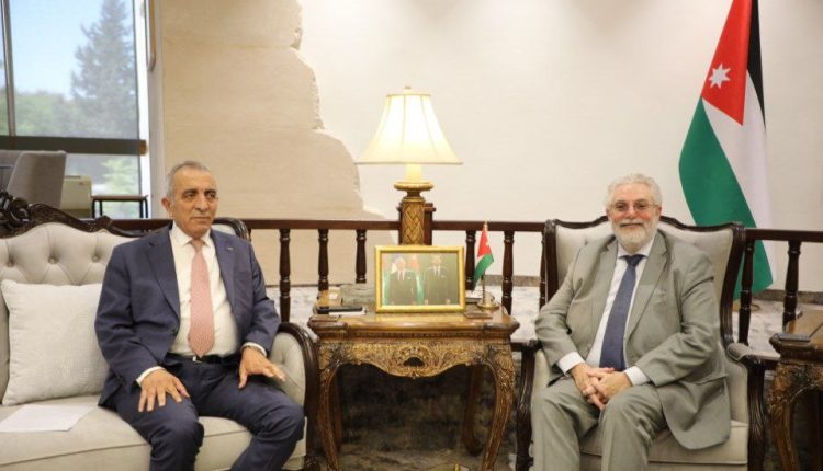 وزير الثقافة يلتقي السفير الإسباني لبحث تعزيز التعاون والشراكة الثقافية