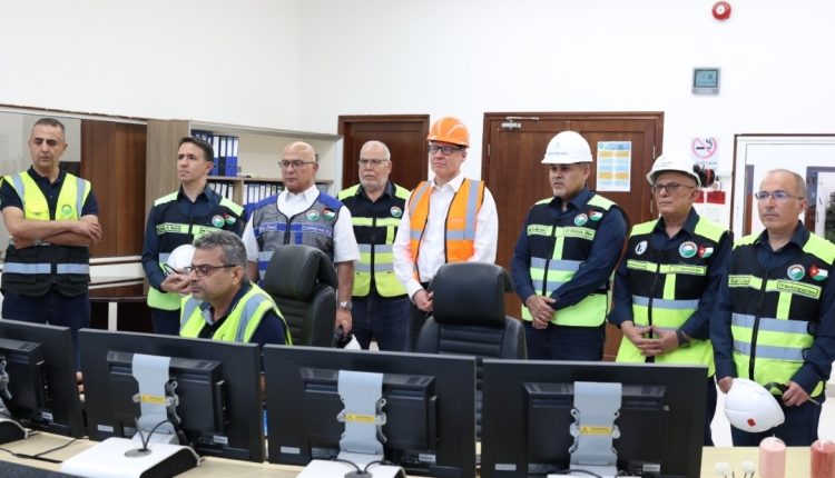 السفير البريطاني يزور مصانع “البوتاس العربية” في غور الصافي  ويطلع على خططها التوسعية في السوق الأوروبي