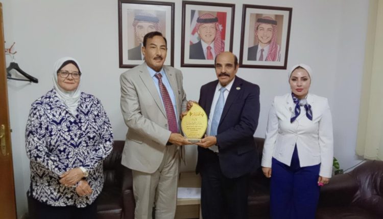 رابطة التاريخ وتوثيق الأنساب في العراق تكرم رئيس اتحاد الكتاب والأدباء الأردنيين لتجديد ثقة الهيئة العامة للمرة السابعة