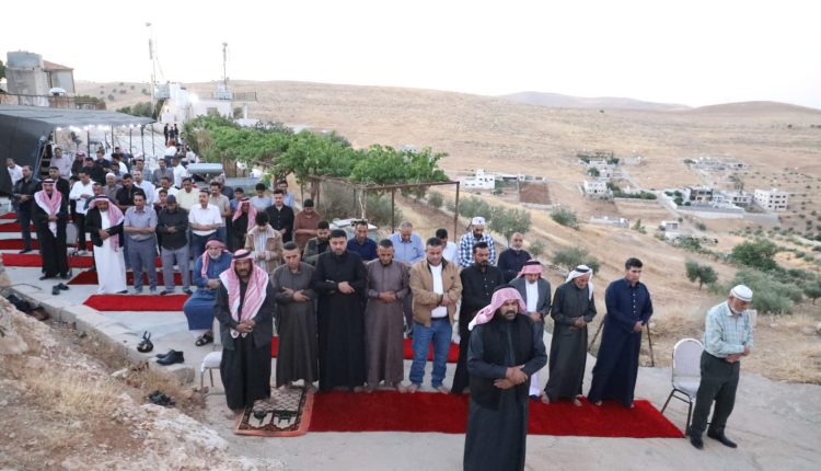 الشيخ رضوان عايد الخلايلة يُقيم مأدبة كبرى بمناسبة الأعياد الوطنية ويؤكد اعتزازه بالوطن و”النشامى”