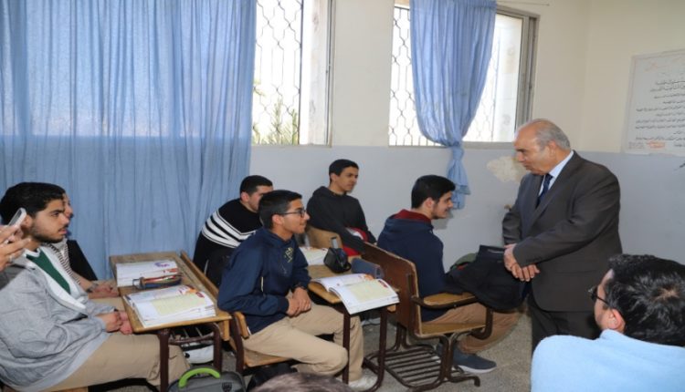 وزير التربية يتابع انطلاقة امتحانات الثانوية العامة ويطمئن على مجرياتها في يومه الأول