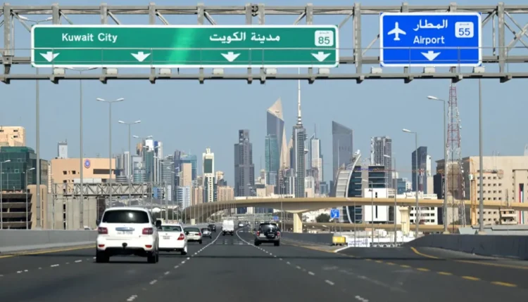 الكويت تعلن تعرض 3 مراكز حدودية ومنصة نفطية لهجمات معادية وإصابة أحد العاملين