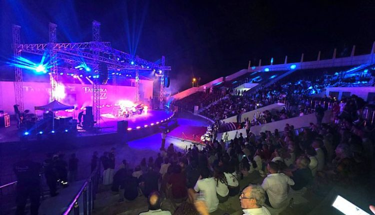 أنغام “طبرقة للجاز” تعود لتعزف على ركح البحر بتونس بعد 6 سنوات من الصمت