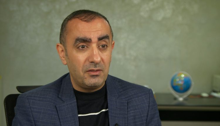 الخبير الشوبكي ينصح بالتريث في شراء السيارات: انخفاض مرتقب للأسعار عقب إعفاء السيارات الأمريكية من الضريبة