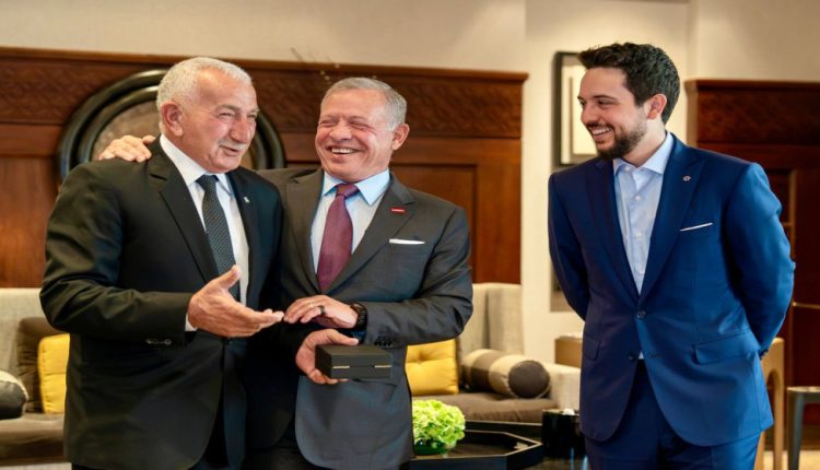 الملك ينعى الرائد المظلي المتقاعد سميح جنكات
