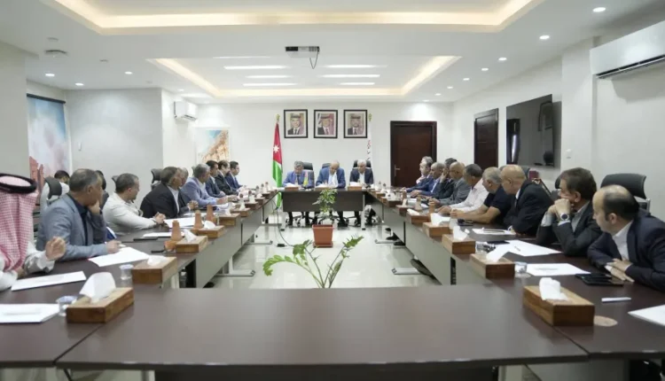 لحد من آثار الأزمة: اجتماع حكومي موسع في البترا يقر حزمة تعافٍ سياحي وخطة استجابة استراتيجية