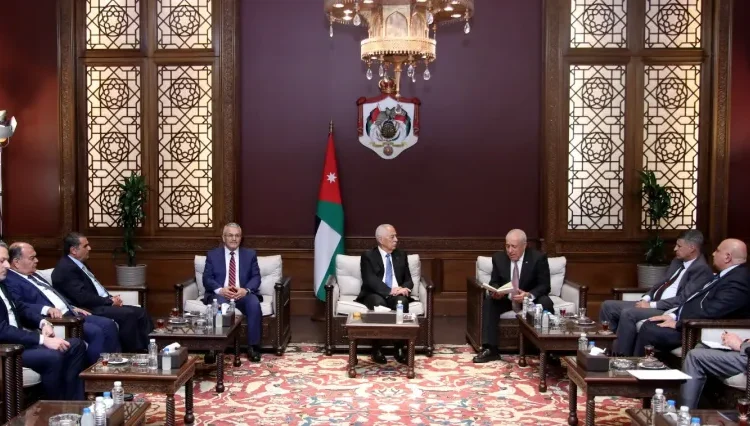العيسوي يلتقي وفدا من الفريق الدولي للتطوير والاستشارات