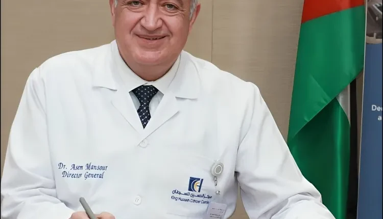 د. عاصم منصور ينتقد تجاوز بعض الأطباء للأخلاقيات على منصات التواصل: “كل الحياء في الطب”