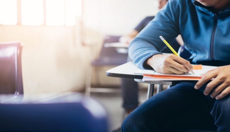 السبت.. أكثر من 88 ألف طالب وطالبة يواصلون امتحانات “التوجيهي بتقديم الكيمياء والتاريخ” لعام 2026