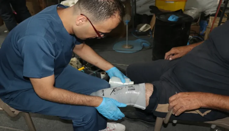 “استعادة الأمل” في غزة: المستشفى الميداني الأردني يركّب أطرافاً صناعية متطورة للمصابين خلال ساعتين فقط