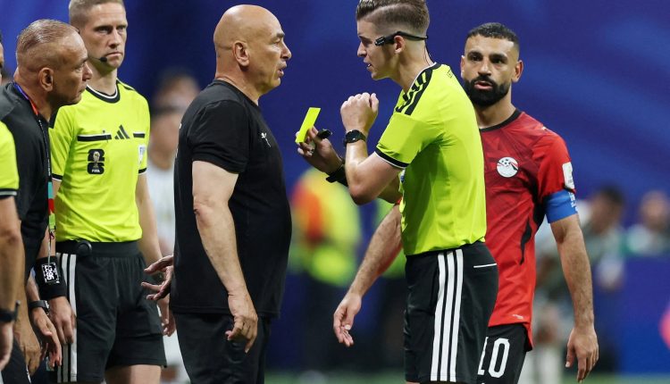 “سرقة في وضح النهار ومسرحية”.. نجوم الكرة العالمية ينتفضون غضباً بعد إقصاء مصر أمام الأرجنتين في المونديال