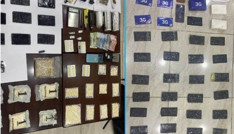 مكافحة المخدرات تلقي القبض على ١٧ شخصاً من تجّار ومروجي المواد المخدرة خلال تعاملها مع ٨ قضايا نوعية خلال أيام 