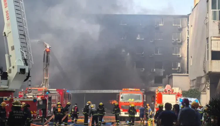 فاجعة في الصين: حريق هائل بمدينة جينجيانغ يودي بحياة 28 شخصاً في مصنع للأحذية