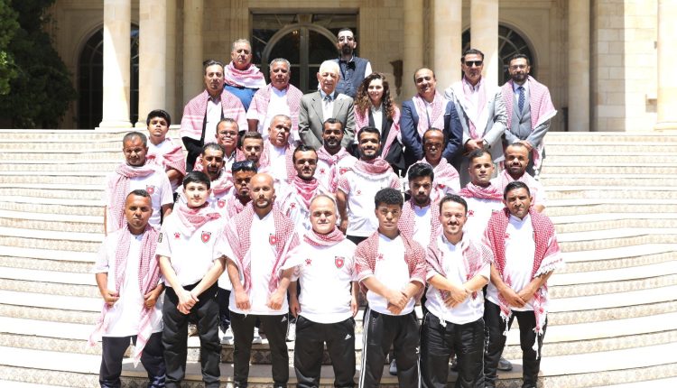 رئيس الديوان الملكي يلتقي وفدا من منتخب كرة القدم لقصار القامة