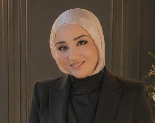 المواطن الشبح.. كيف يصنع العصر الرقمي مواطنًا حاضرًا على الشاشة وغائبًا عن المجال العام      بقلم الدكتورة هبه الحسينى محمد