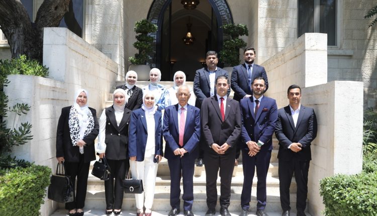 العيسوي يلتقي وفدا من فريق أصحاب المبادرات الصحية والبيئية