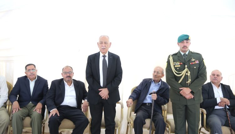 مندوبا عن الملك وولي العهد.. العيسوي يعزي عشيرتي قعوار والريالات