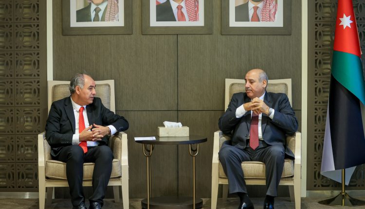 القاضي يلتقي رئيس وأعضاء من الهيئة الإدارية لرابطة الكتاب الأردنيين ويؤكد أهمية دورهم في ترسيخ السردية الوطنية