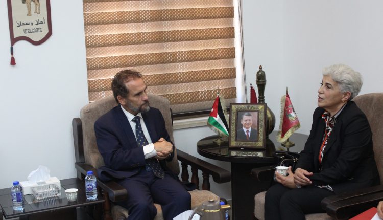 الأمير مرعد بن رعد يستقبل السفيرة التونسية ويبحث تعزيز التعاون في رعاية وتأهيل المصابين العسكريين