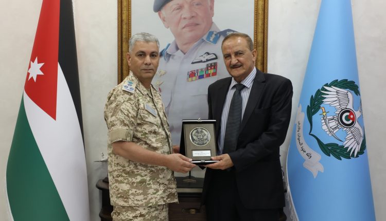مدير عام الهيئة الهاشمية للمصابين العسكريين يزور قائد سلاح الجو الملكي