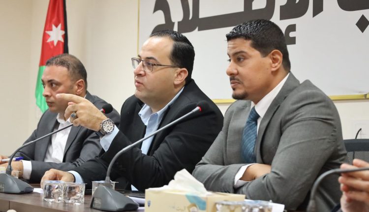 قبل أن تحكم على الأحزاب… اقترب منها
