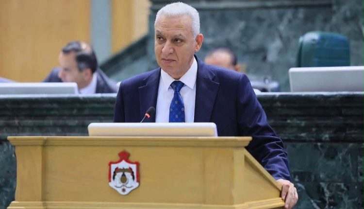 العموش يطالب بقصر ترخيص الجامعات على الأكاديميين ويتساءل عن جدوى مجالس الأمناء