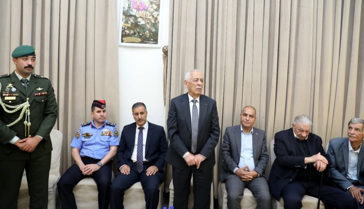 مندوبا عن الملك وولي العهد.. العيسوي يعزي عشائر حتر والهويدي والطراونة