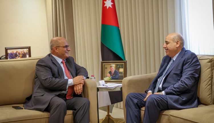 القاضي يلتقي نقيب الصحفيين