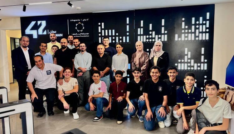 الفائزون في برنامج مقدام يزورون مؤسسات رائدة في العمل الوطني .