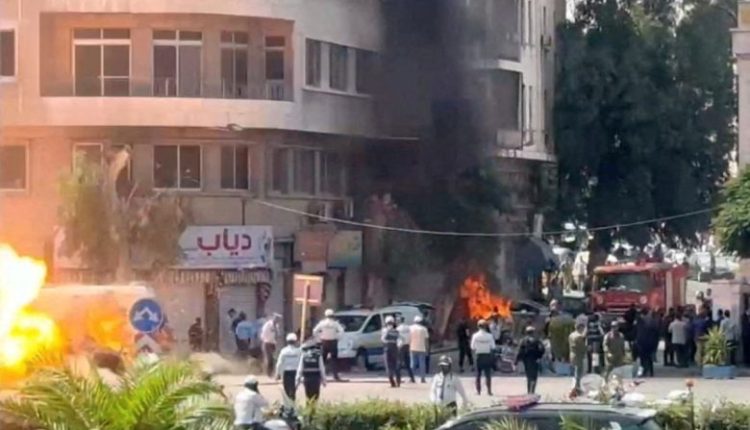 عاجل: الداخلية السورية تعلن إصابة 18 شخصاً بتفجيري دمشق.. والإليزيه يؤكد سلامة ماكرون واستمرار زيارته