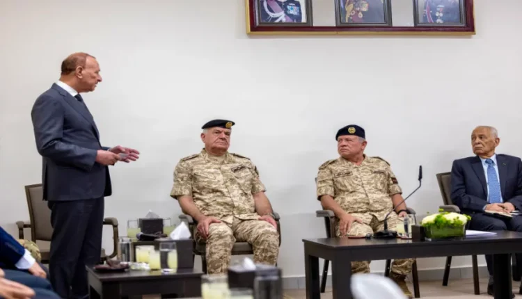 الملك يلتقي مجموعة من رفاق السلاح