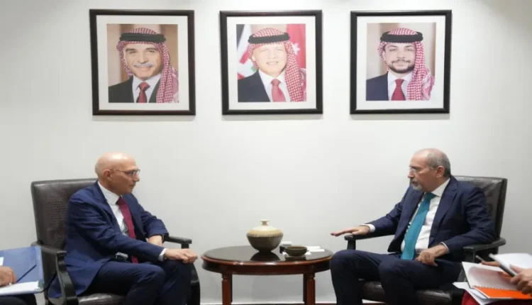الصفدي يبحث تعزيز التعاون الإقليمي والتطورات بالمنطقة مع المفوض السامي لحقوق الإنسان