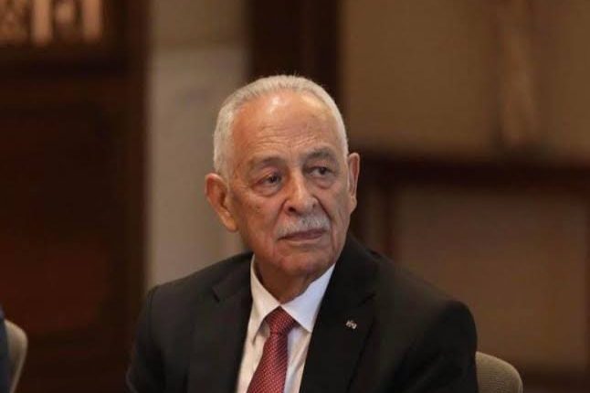 العيسوي ينقل تعازي الملك وولي العهد إلى آل ظاظا بوفاة نور ظاظا