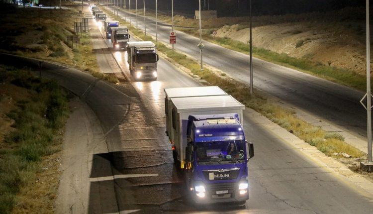 الأردن يواصل دعمه لسوريا بقافلة جديدة تحمل 32 كرفانًا